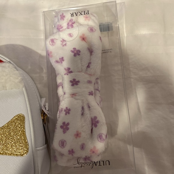 Beautiful Christmas gift includes Ann items in photo - Picture 4 of 4